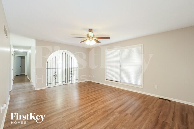 Foto del edificio - 6704 NW Mirror Lake Terrace