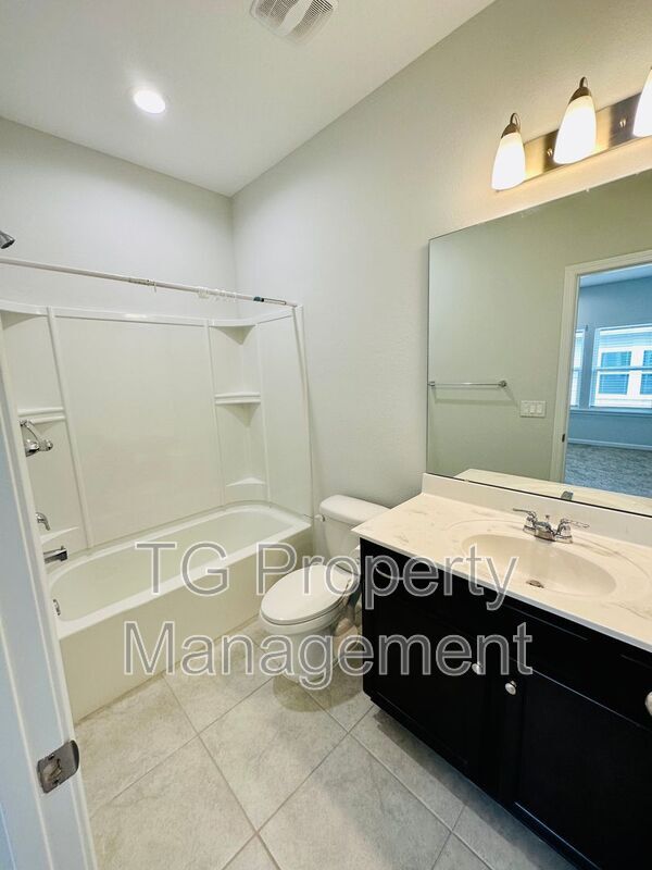 Foto del edificio - 84 Pinebury Ln
