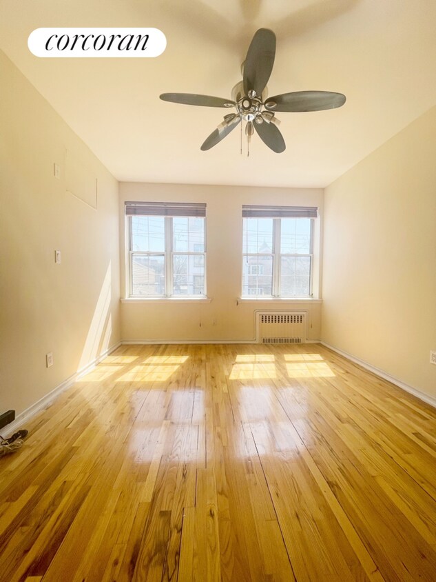 Primary Photo - 499 Midwood St