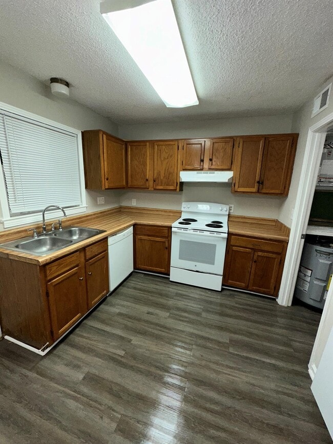 Building Photo - 748 Holder Dr