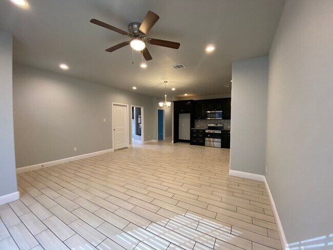 Foto del edificio - 301 E WILLINGHAM St #B