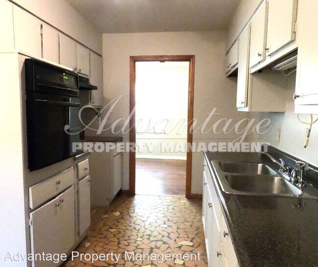 Building Photo - 3 br, 1.5 bath House - 3500 Hanna Dr.