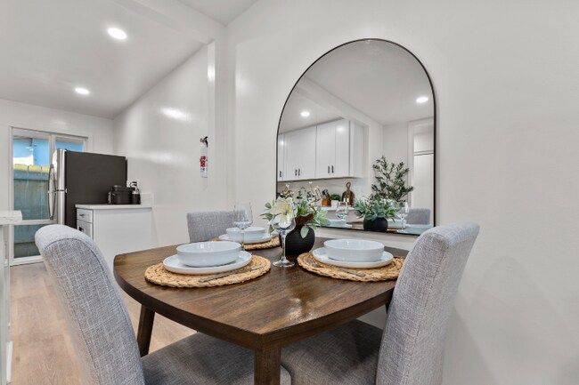 Building Photo - 4442 Clairemont Dr