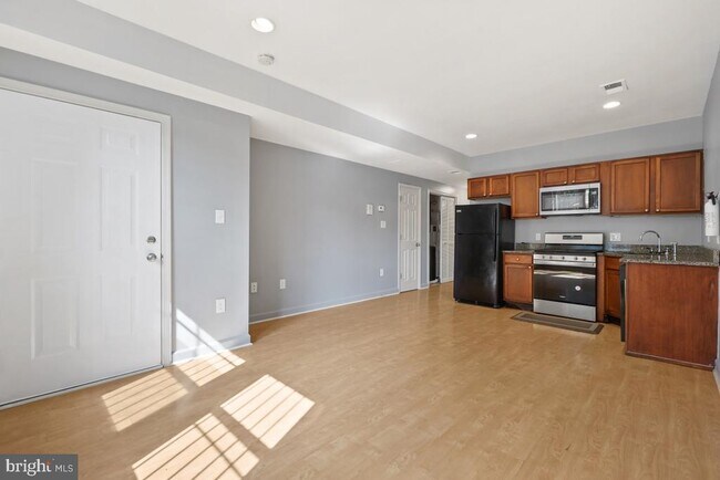 Foto del edificio - 1716 West Virginia Ave NE