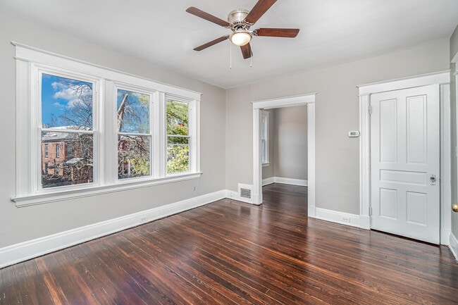 Building Photo - 2218 Scott St