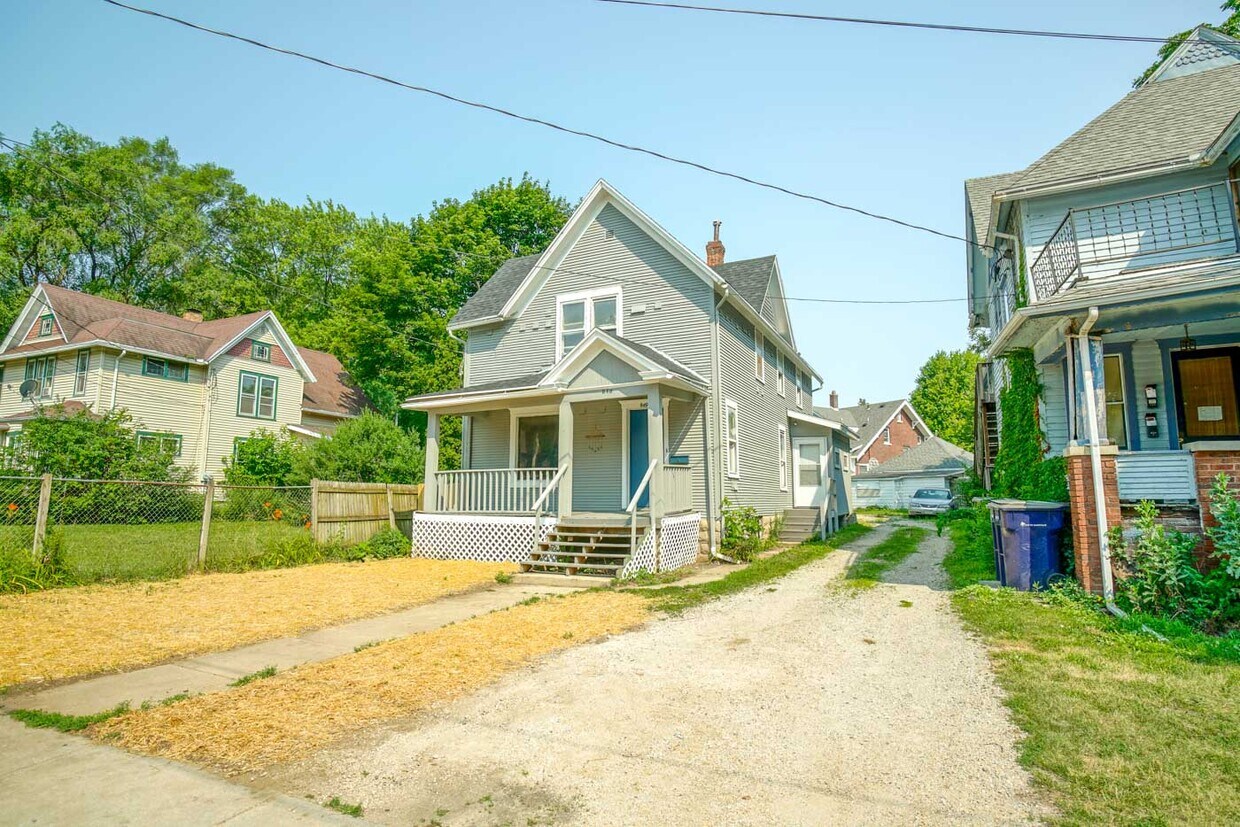 849 E Milwaukee St, Janesville, WI 53545 House Rental in Janesville