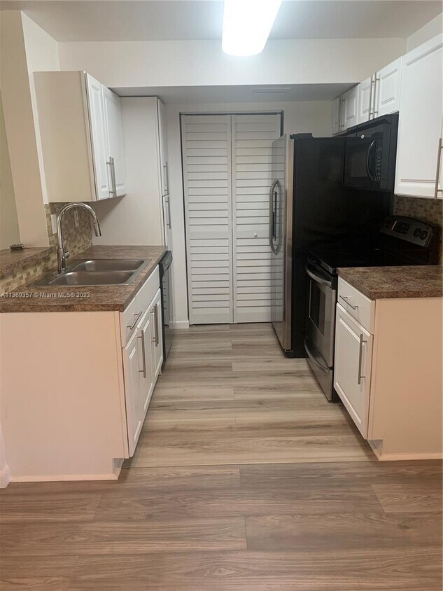 Foto principal - 8743 NW 39th St