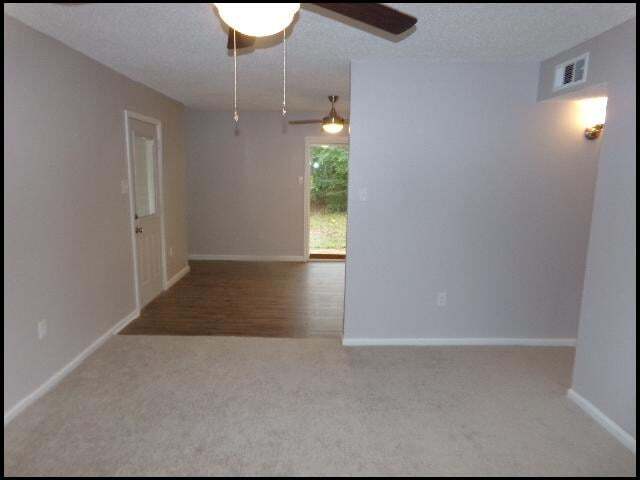 Foto del edificio - 8 Brookway Ln