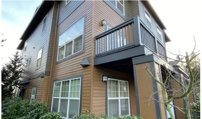 Building Photo - 1050 SW 170th Ave