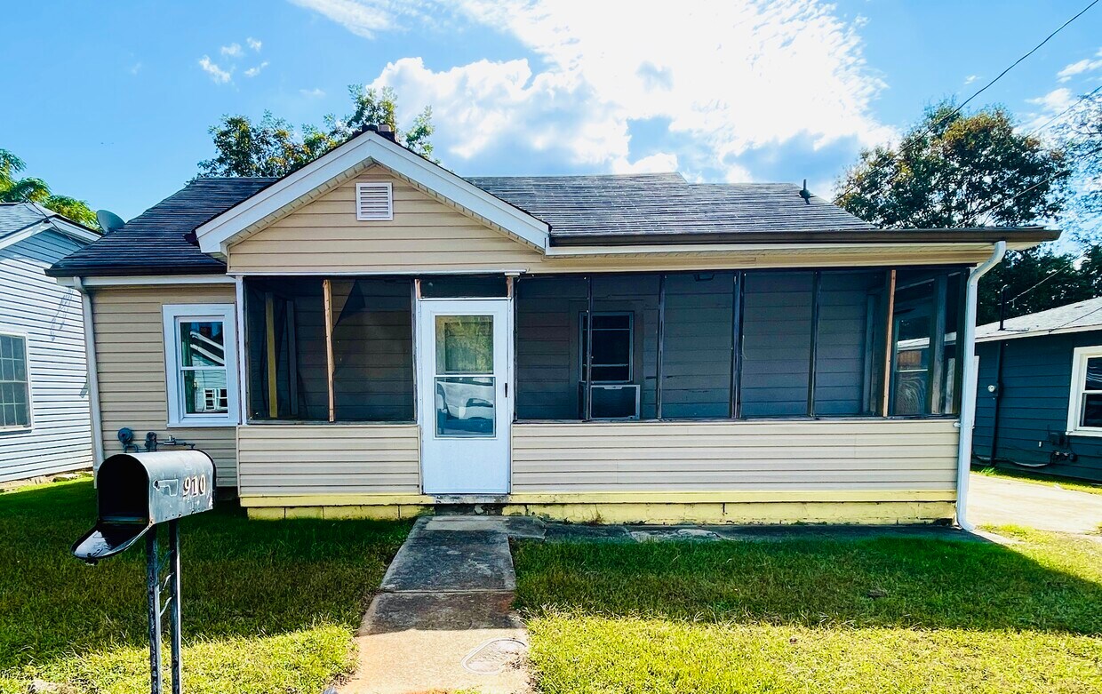 Foto principal - 910 E South 1st St