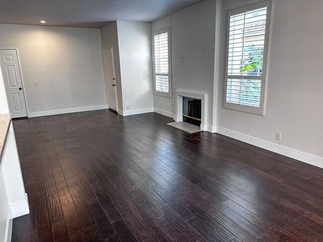 Building Photo - ++LOOK NO FURTHER!! STUNNING 3-BEDROOM CON...