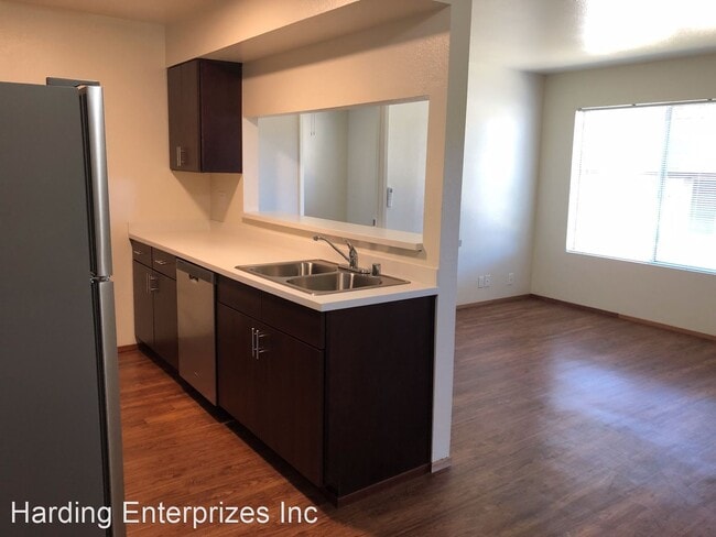 Building Photo - 1077 Shadowbrook Way