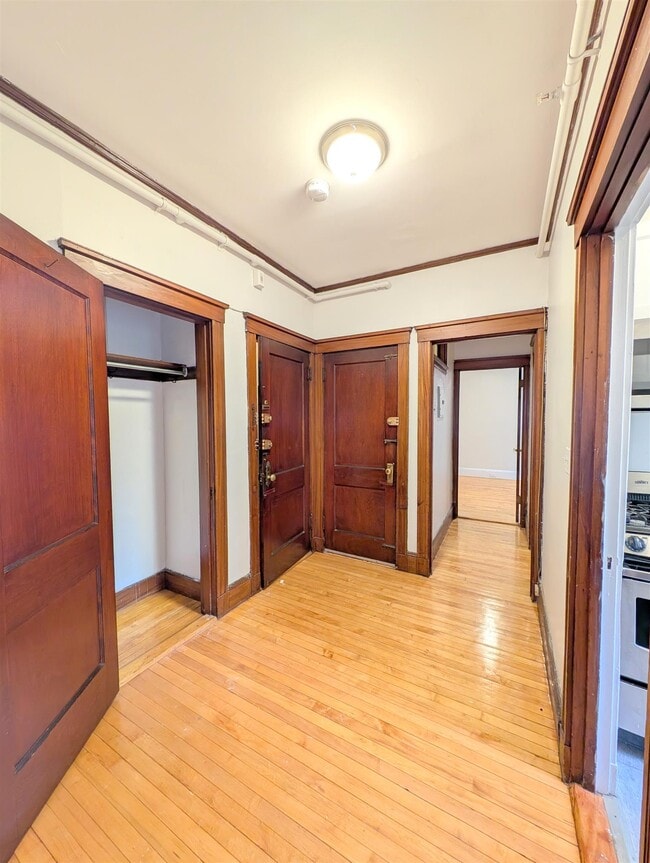 Building Photo - 14 Linnaean St