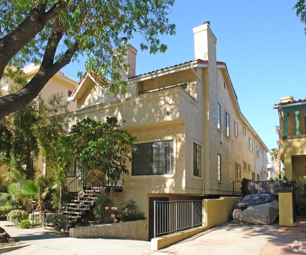 Primary Photo - 925 S Bedford St