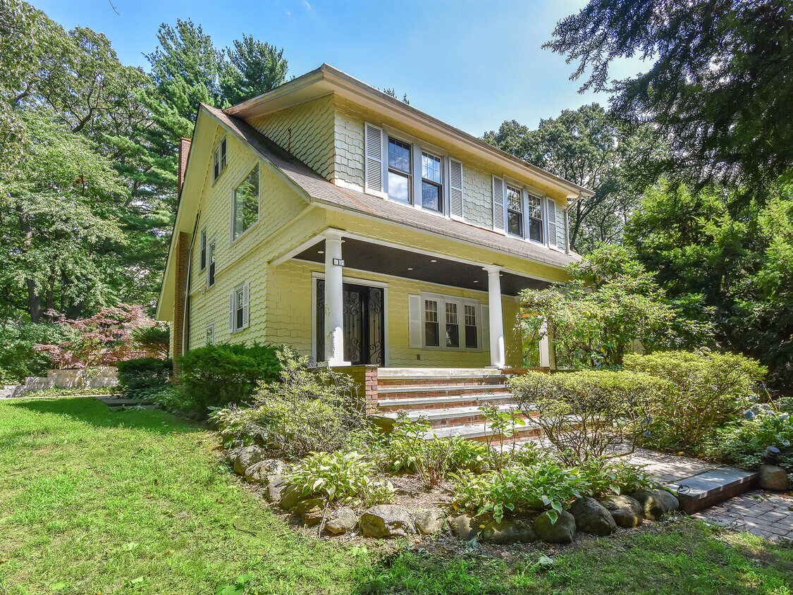 Primary Photo - 12 Hillside Ave