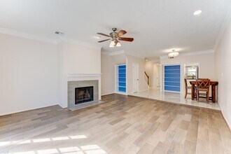 Building Photo - 1039 Fountain View Dr