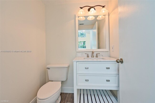 Building Photo - 4 br, 2.5 bath House - 924 Opal Ter 1