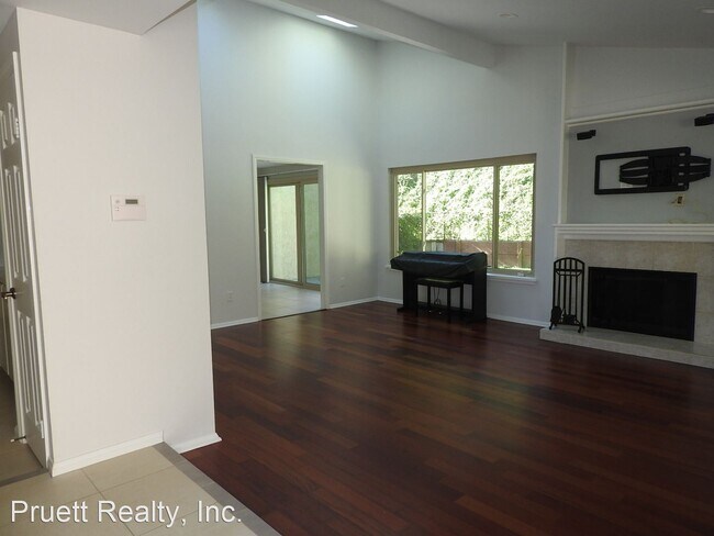 Building Photo - 3 br, 2 bath House - 8760 Caminito Abrazo