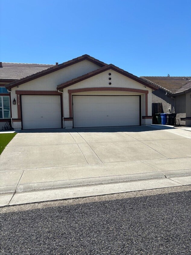 Primary Photo - Beautiful 4-bedroom home!