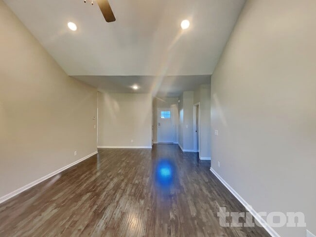 Building Photo - 741 Mitscher Dr