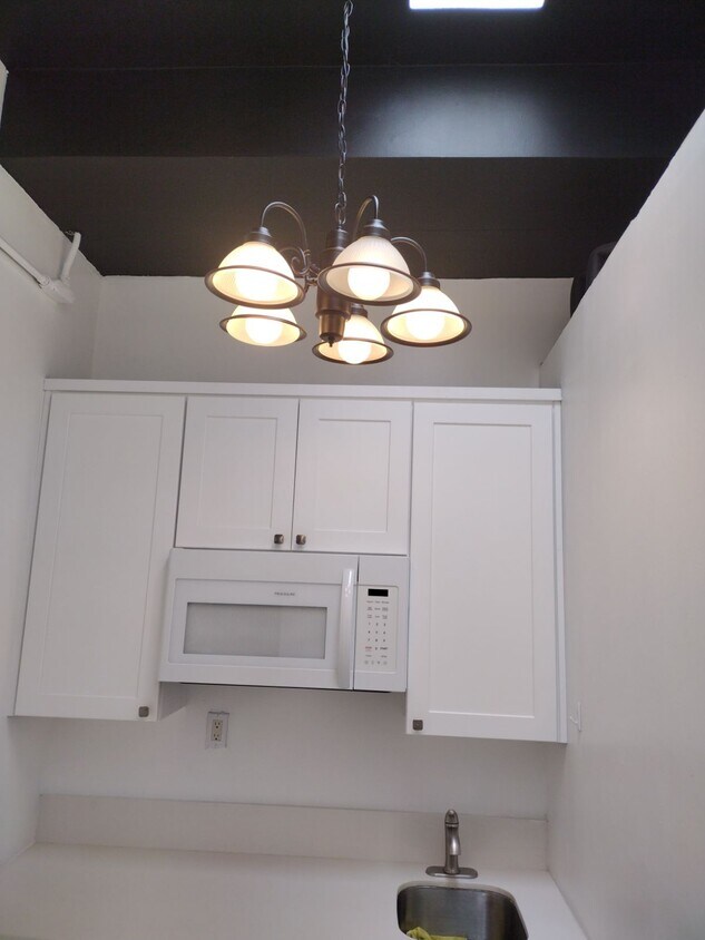 Foto principal - 7450 Girard Ave