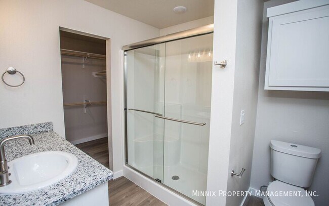 Foto del edificio - 327 E 77th St