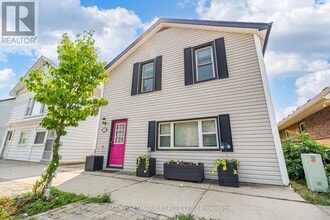 Building Photo - 127 River St