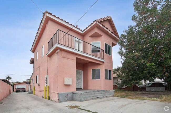 Building Photo - 635 W 53rd St