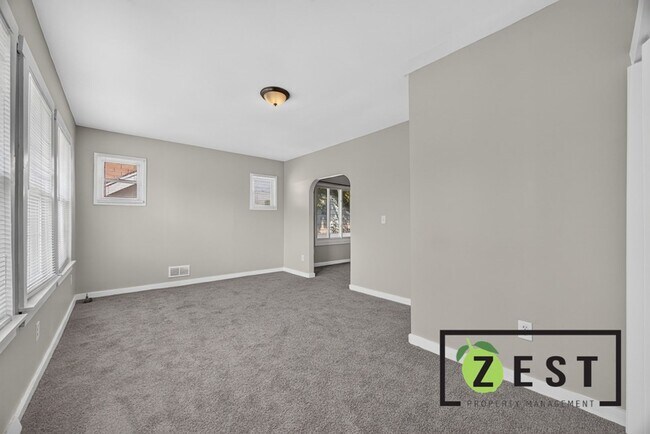 Foto del edificio - 3329 Waverly St