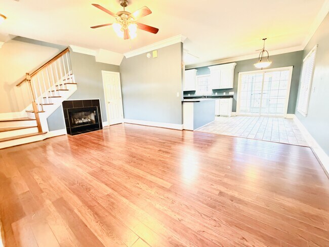 Foto del edificio - 207 Ivy Park Ln