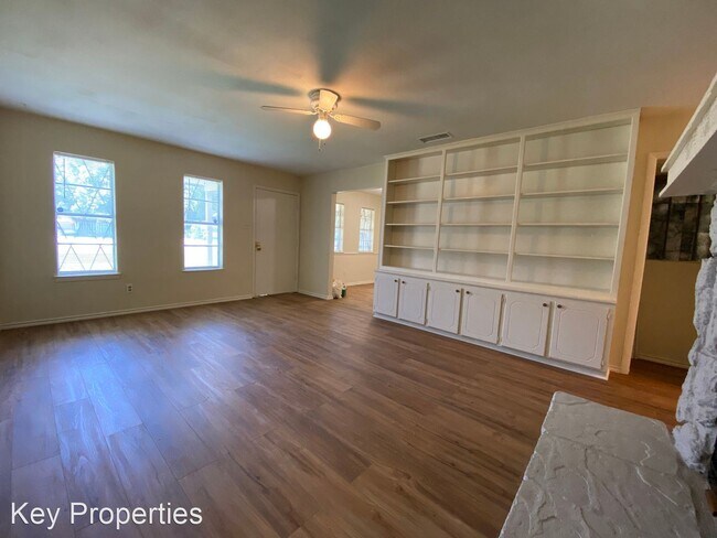 Building Photo - 3 br, 1 bath House - 4733 McCart Avenue