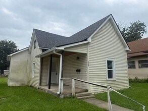 Building Photo - 1709 W 9th St