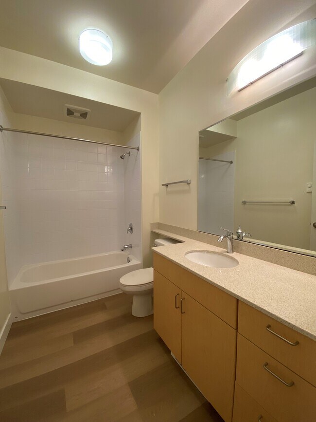 435 Baño - Library Place