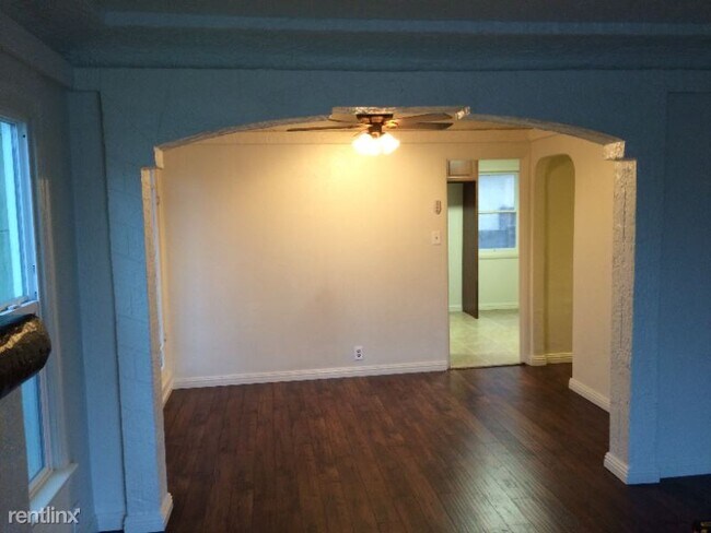 Building Photo - 2 br, 1 bath House - 2101 E 19th St
