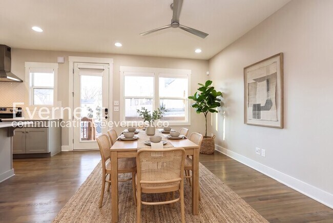 Foto del edificio - 220 Croleywood Ln