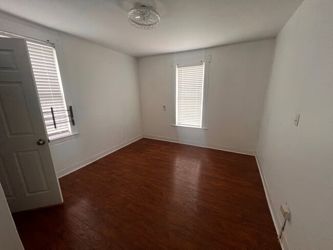 Foto del edificio - 2118 Denison Ave