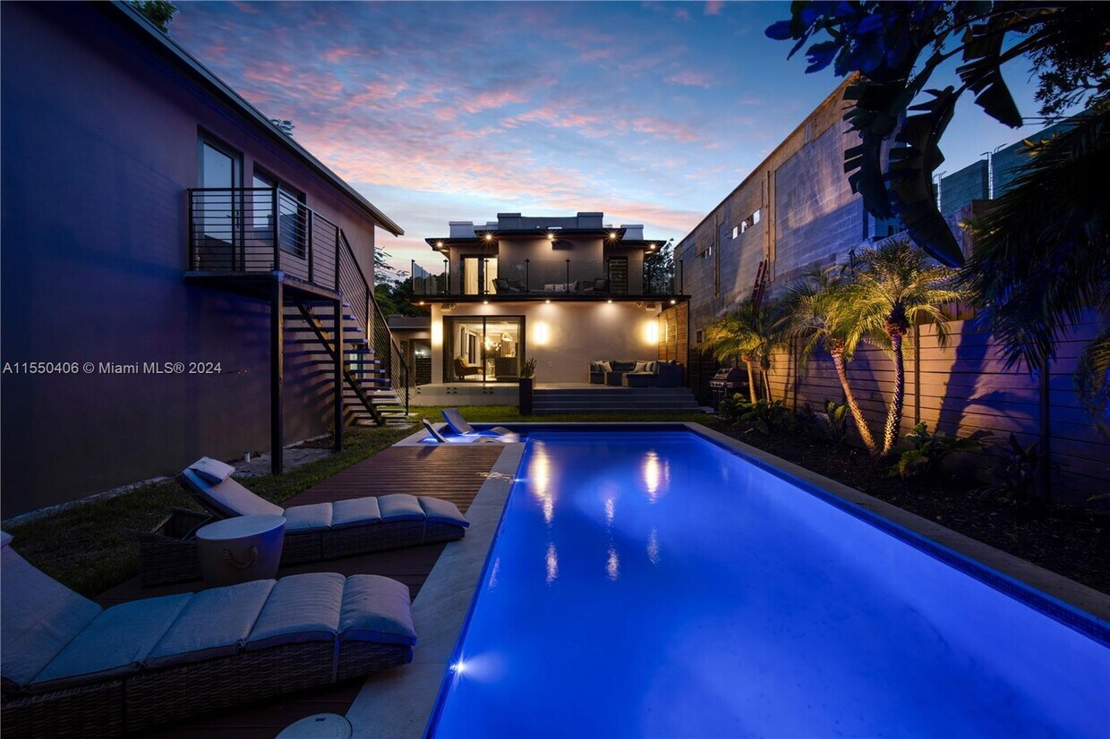 Foto principal - 145 NE 49th St