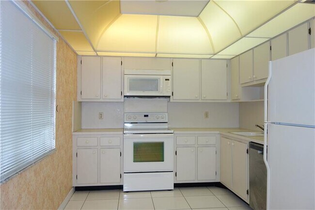 Foto del edificio - 805 Cypress Blvd