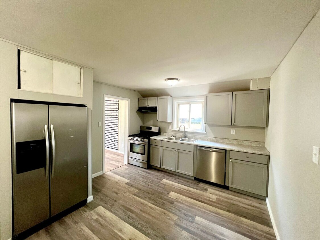 Great Location!!! 2 Bedroom 1 Bathroom Ho... - Great Location!!!  2 Bedroom 1 Bathroom Ho...