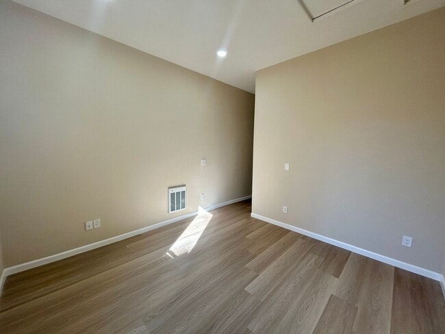 Building Photo - 1010 Grant-2A