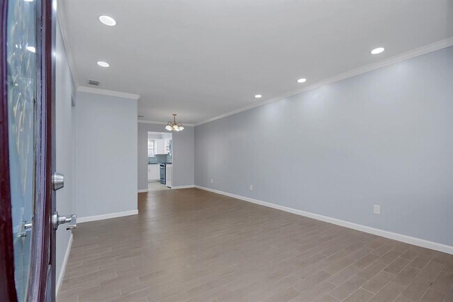 Building Photo - 12 E Tri Oaks Ln