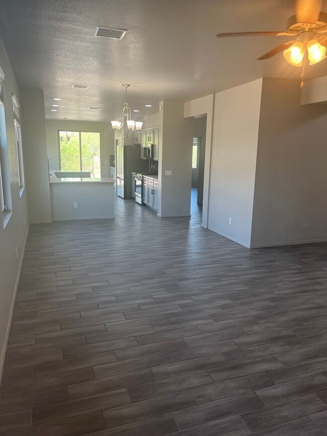Building Photo - Beautiful Like New 4 Bedroom 3 Bathroom ho...