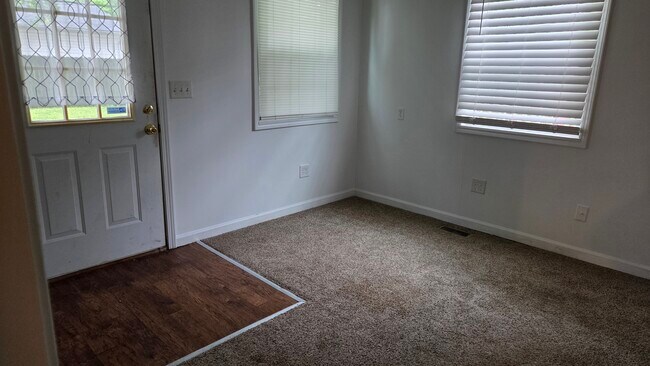 Foto del edificio - 5843 Shimer Ave