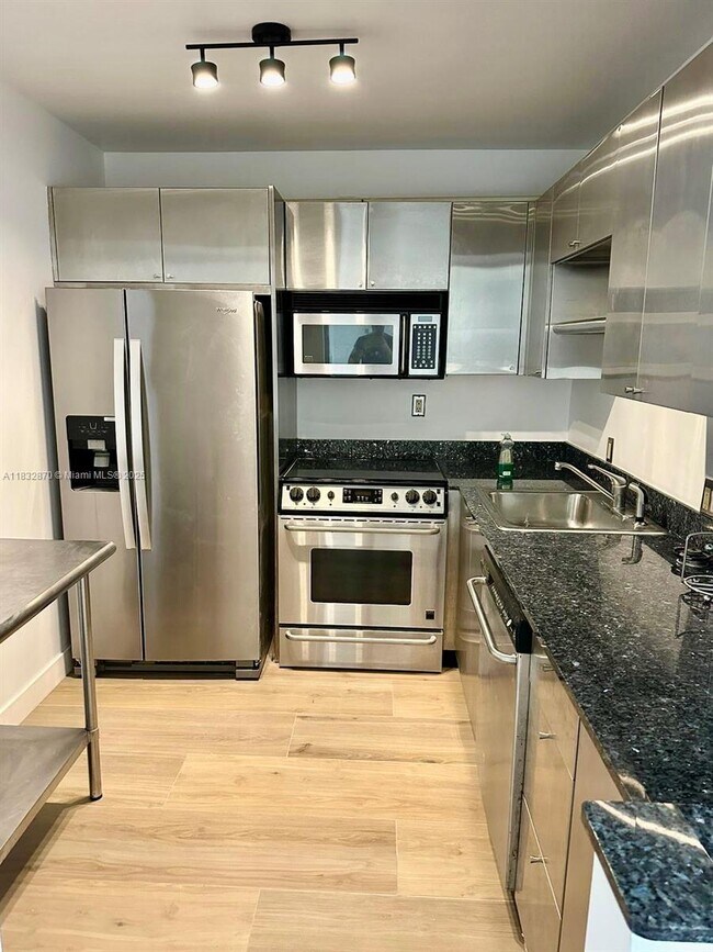 Foto del edificio - 3625 N Country Club Dr