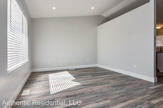 Building Photo - 5 br, 2.5 bath House - 1503 E 910 S