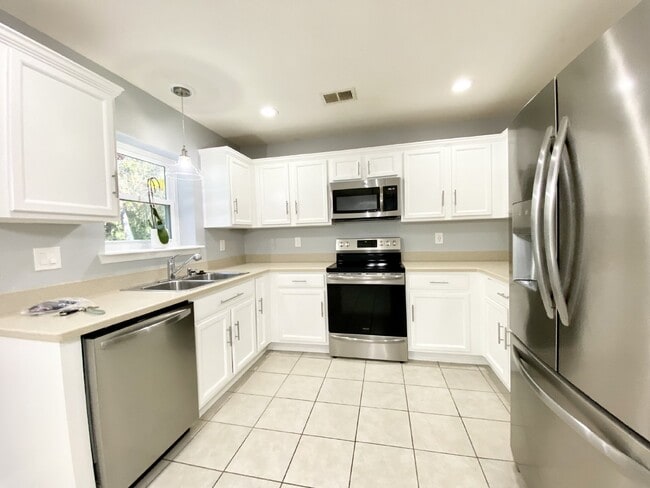 Foto del edificio - Four Bedroom Home Available in Edgefield!