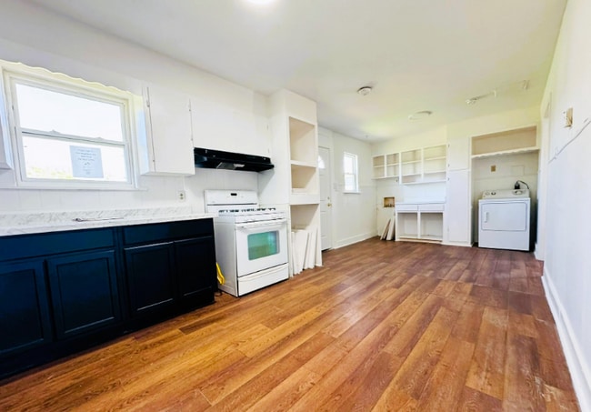 Building Photo - 2417 Oaklawn Blvd