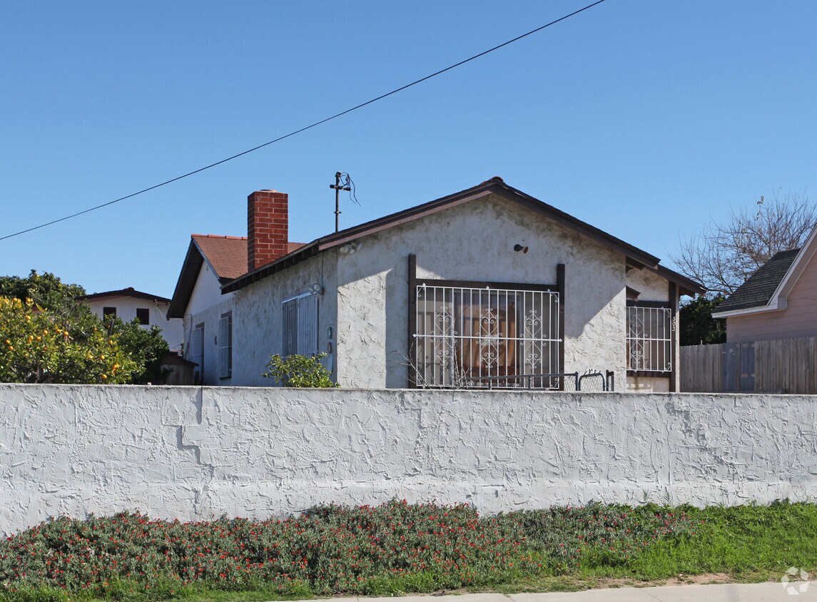 Building Photo - 303 Laurel Ave