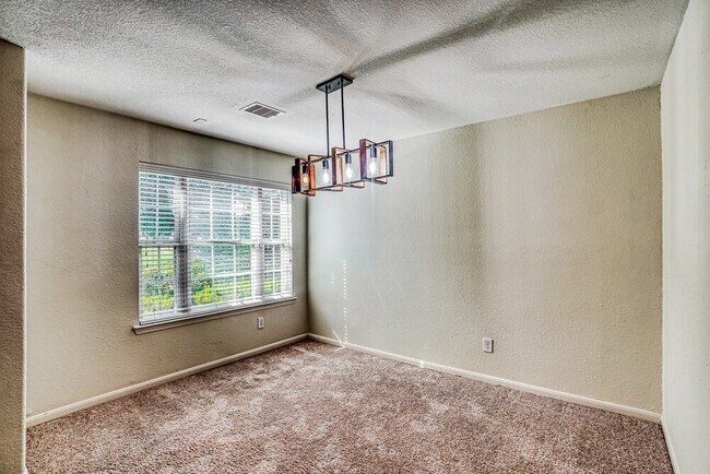 Building Photo - 2219 Diamond Crest Dr