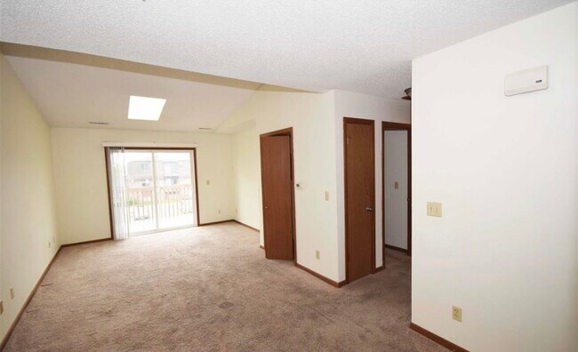 Building Photo - 425 6th Ave